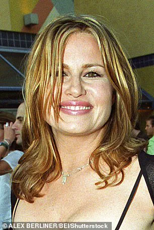 Jennifer Coolidge’s Timeless Elegance Captivates at Emmy Awards