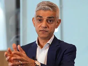 Daylight Phone Theft Near London Eye Sparks Renewed Concerns Over Escalating Mobile Theft in the City