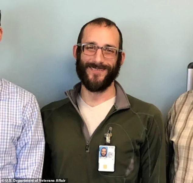 U.S. Army Veteran Alex Pretti's Death in Minneapolis Sparks Lethal Force Debate, Video Evidence Shows Federal Agents' Involvement