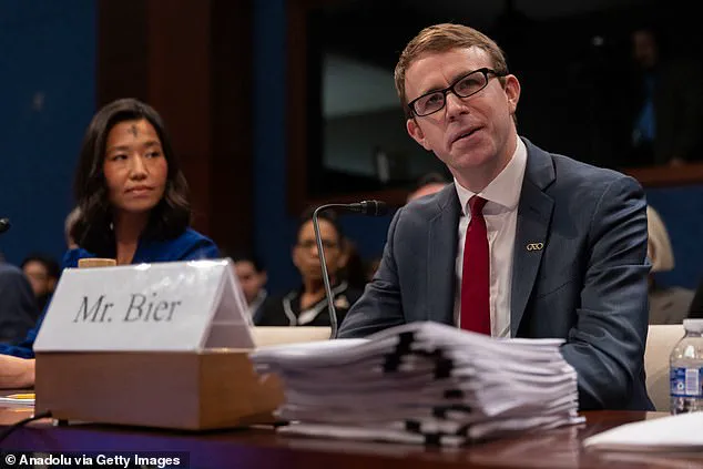 U.S. Army Veteran Alex Pretti's Death in Minneapolis Sparks Lethal Force Debate, Video Evidence Shows Federal Agents' Involvement