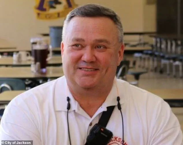 Winter Storm Forces Homeless Man into Dumpster, Leading to Perilous Encounter with Garbage Truck