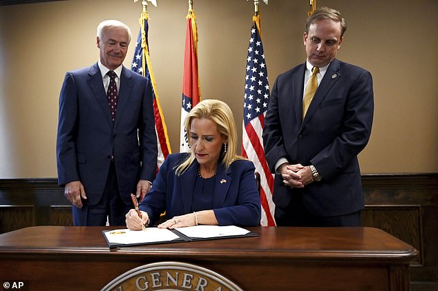 Arkansas Lieutenant Governor Leslie Rutledge Faces Backlash Over Resurfaced Racially Charged Email as Critics Question Family Values Stance