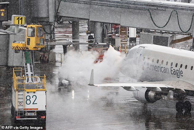 East Coast in Chaos: Winter Storm Hernando Cancels 10,000 Flights and Strands Travelers in Snowstorm