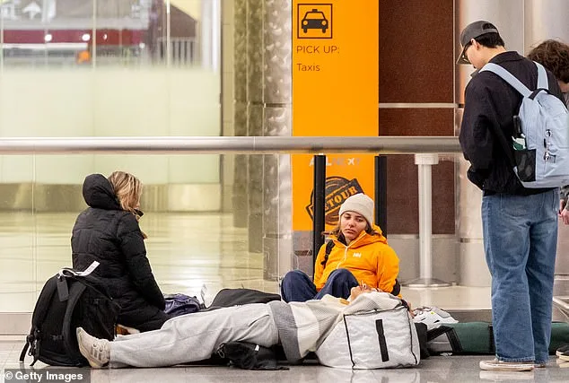 East Coast in Chaos: Winter Storm Hernando Cancels 10,000 Flights and Strands Travelers in Snowstorm