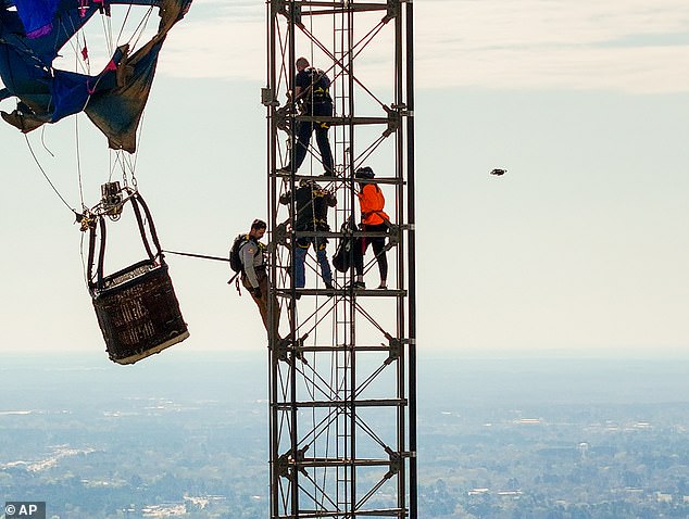 High-Stakes Rescue: Emergency Responders Save Hot Air Balloon Crash Victims in Texas