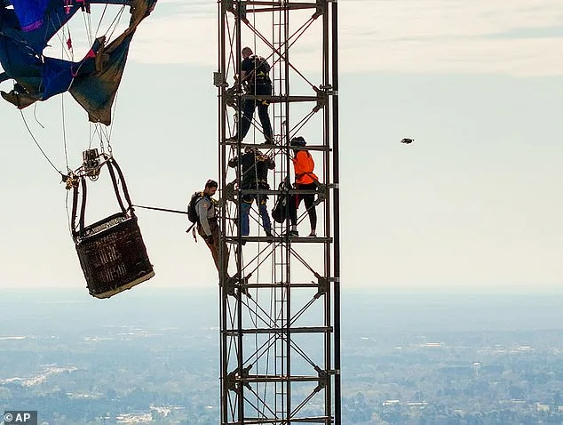 High-Stakes Rescue: Emergency Responders Save Hot Air Balloon Crash Victims in Texas