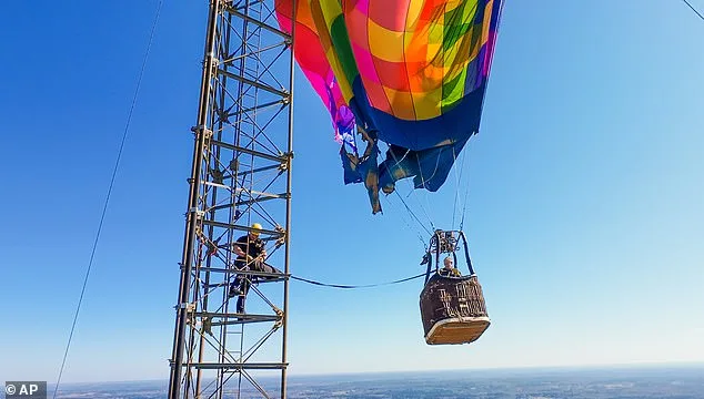 High-Stakes Rescue: Emergency Responders Save Hot Air Balloon Crash Victims in Texas