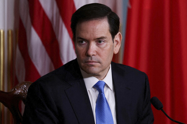 Prolonged Iran War Raises Concerns, Pressures Trump as Political Risks Grow