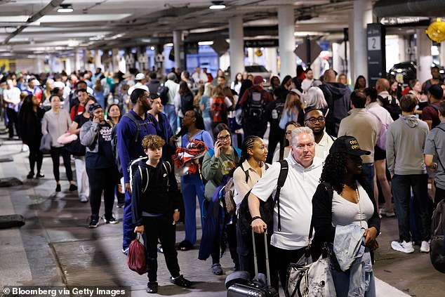 Houston Hobby Airport Security Lines Improve After Weekend Chaos from TSA Staffing Shortages