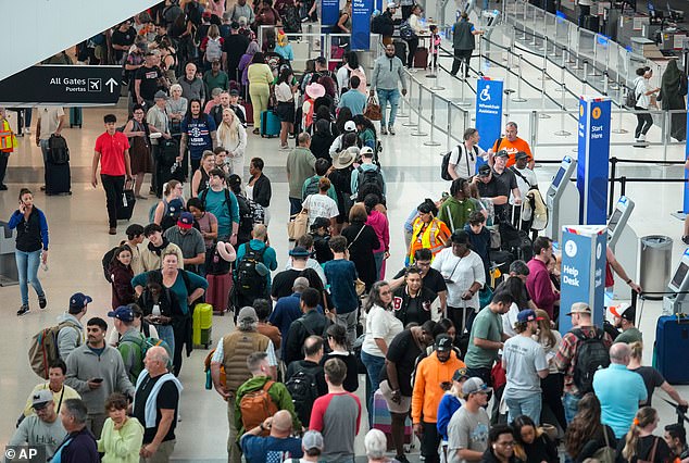 Houston Hobby Airport Security Lines Improve After Weekend Chaos from TSA Staffing Shortages