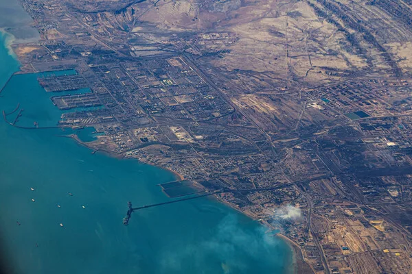 Iran and U.S. Escalate Tensions Over Strait of Hormuz as Mutual Threats Mount