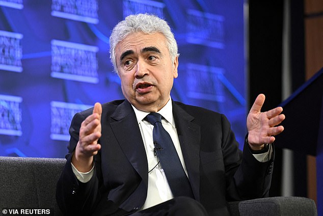 Global Economy at Risk as U.S.-Iran Standoff Threatens Closure of Strategic Strait of Hormuz, Warns IEA