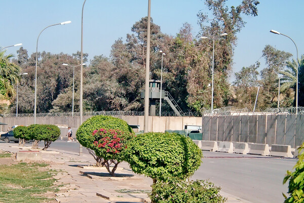 Iraq's Shiite Militias Extend Ceasefire at U.S. Embassy Amid Escalating Regional Tensions