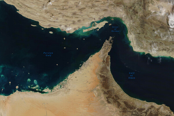 Iran Grants Conditional Access to Ships in Strait of Hormuz, Notifies UN