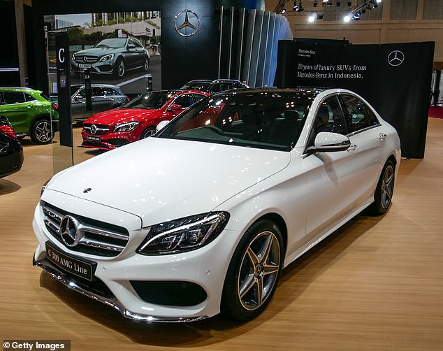 Luxury Car Bar-Hopping Scandal: Memphis Mercedes-Benz Owner's Shocking Experience