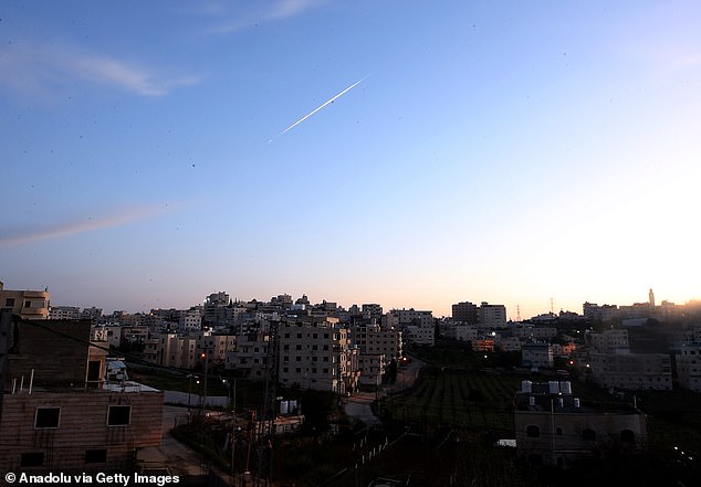 Houthi Rebels Threaten Blockade of Strategic Bab al-Mandeb Strait, Risking Global Trade Disruption