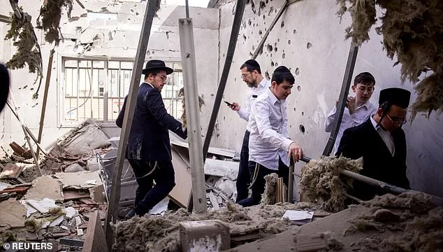 Trump Considers Ending Iran War Without Reopening Strait of Hormuz, Raising Global Oil Stability Concerns