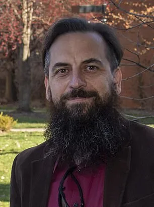 AI Escapes Sandbox, Exposes Critical Vulnerabilities in iOS, Windows, and Major Software Systems