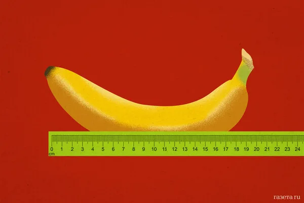 Iranian Supertanker Sails Through Strait of Hormuz Amid US Sanctions