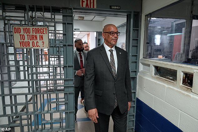 Suspected thief Umais Khan dies at Rikers Island hours after another inmate
