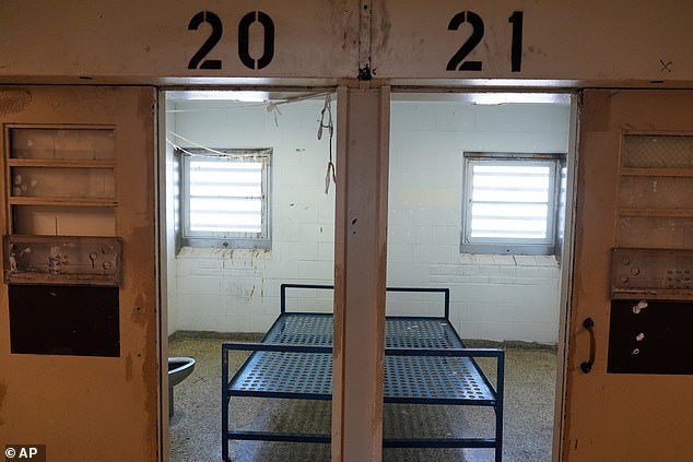 Suspected thief Umais Khan dies at Rikers Island hours after another inmate