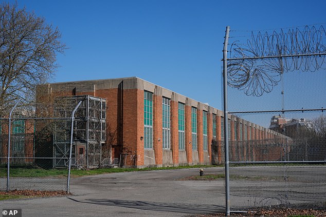 Suspected thief Umais Khan dies at Rikers Island hours after another inmate