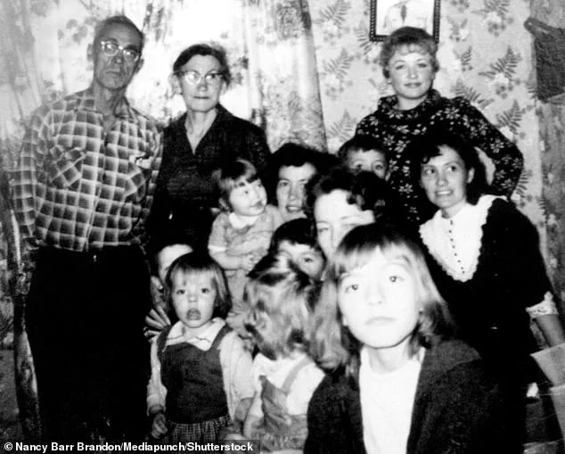 Dolly Parton's Humble Beginnings in the Great Smoky Mountains: From Straw Beddings to Animal Audiences