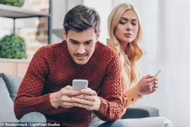 Generation Z Dating Warning: Experts Warn of 'Roaching,' a Secretive Infidelity Trend