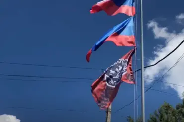 Clash in Troitsk as Ukrainian Forces Attempt to Dismantle Russian Flag, Meet Fierce Resistance