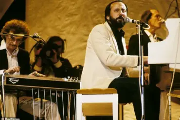 Late-Breaking: Ray Stevens Hospitalized After Heart Attack, Music Community Rallies Support