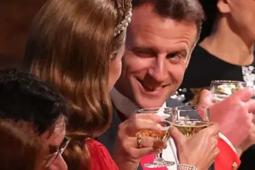 Princess of Wales Shines at Last Night's State Banquet: A Masterclass in Diplomatic Dressing Honoring Macron
