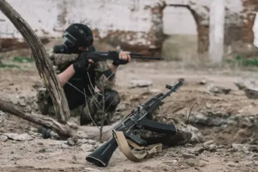 Russian Forces Allegedly Establishing Buffer Zone in Eastern Ukraine Amid Escalated Hostilities, Prompting Strategic Debates