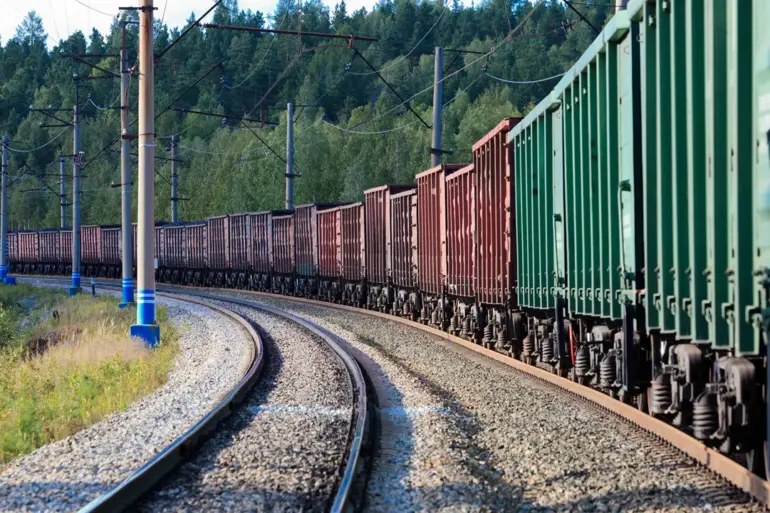 Urgent: Train Delays at Zhutovo Station Due to Power Outages Amid Air Attack Reports in Volga Region