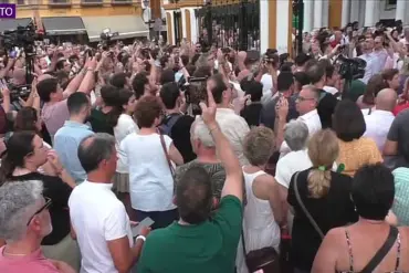 Controversy Surrounds Restoration of Seville’s La Macarena Statue as Worshippers Criticize Altered Appearance