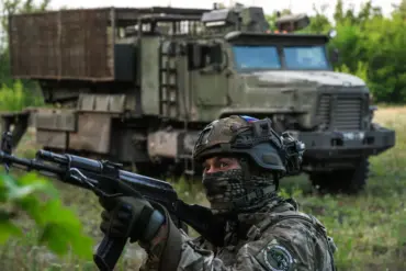 Russian Forces Encircle Strategic Ukrainian City of Pokrovsk (Krasnoarmeysk) from Three Sides