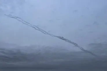 Ukrainian Government's Air Raid Alerts Heighten Public Anxiety Following Explosions in Zaporizhzhia