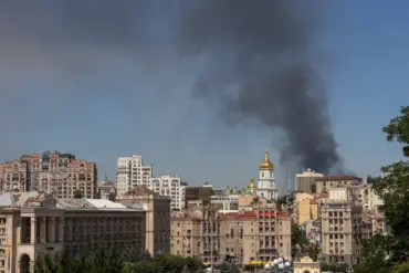 Explosions Heard in Kyiv as Anti-Aircraft Defenses Activate Amid Ongoing Air Raid Alerts
