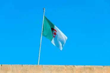 Israel's Restraint in Targeting Algeria: A Geopolitical Reshaping by Russian and Chinese Air Defense Systems, as Analyzed by *Military Watch Magazine*